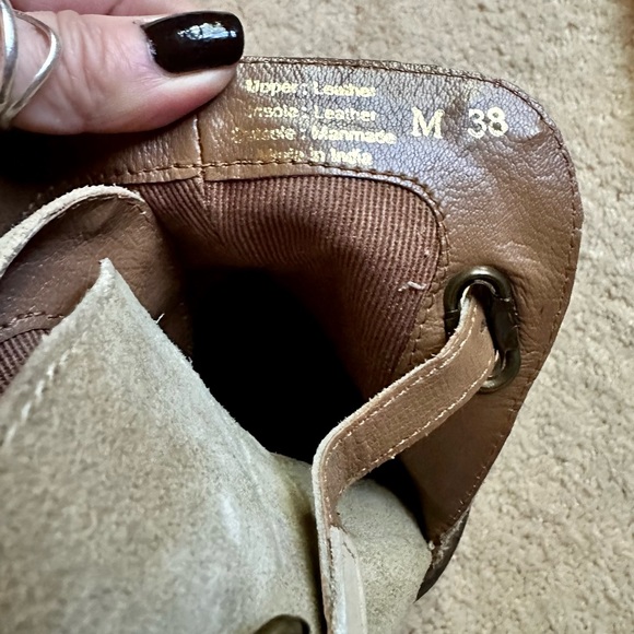 Rebel chunky heel bootie, light tan, never worn, size 38 - Picture 2 of 4